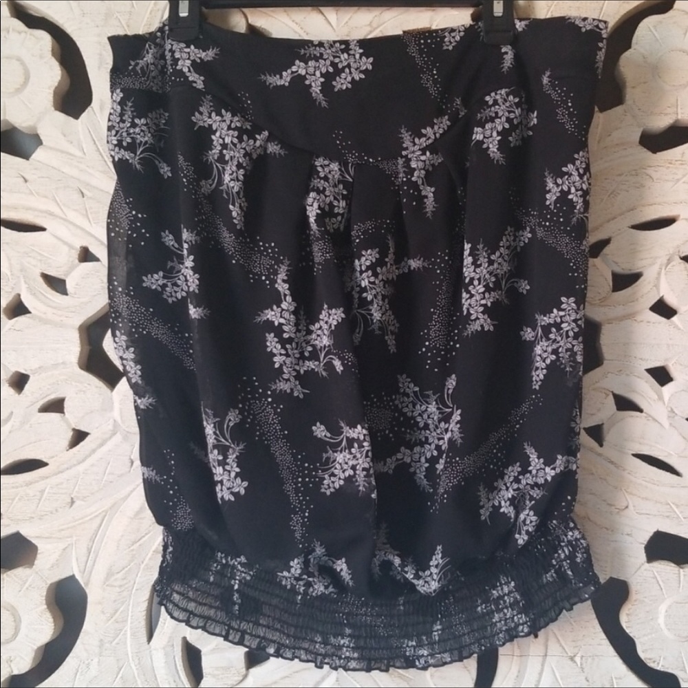 Torrid size 2 black/white floral tube top